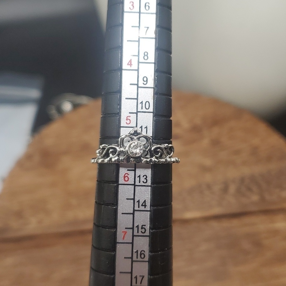 Size 5.5 R375 crystal tiara ring